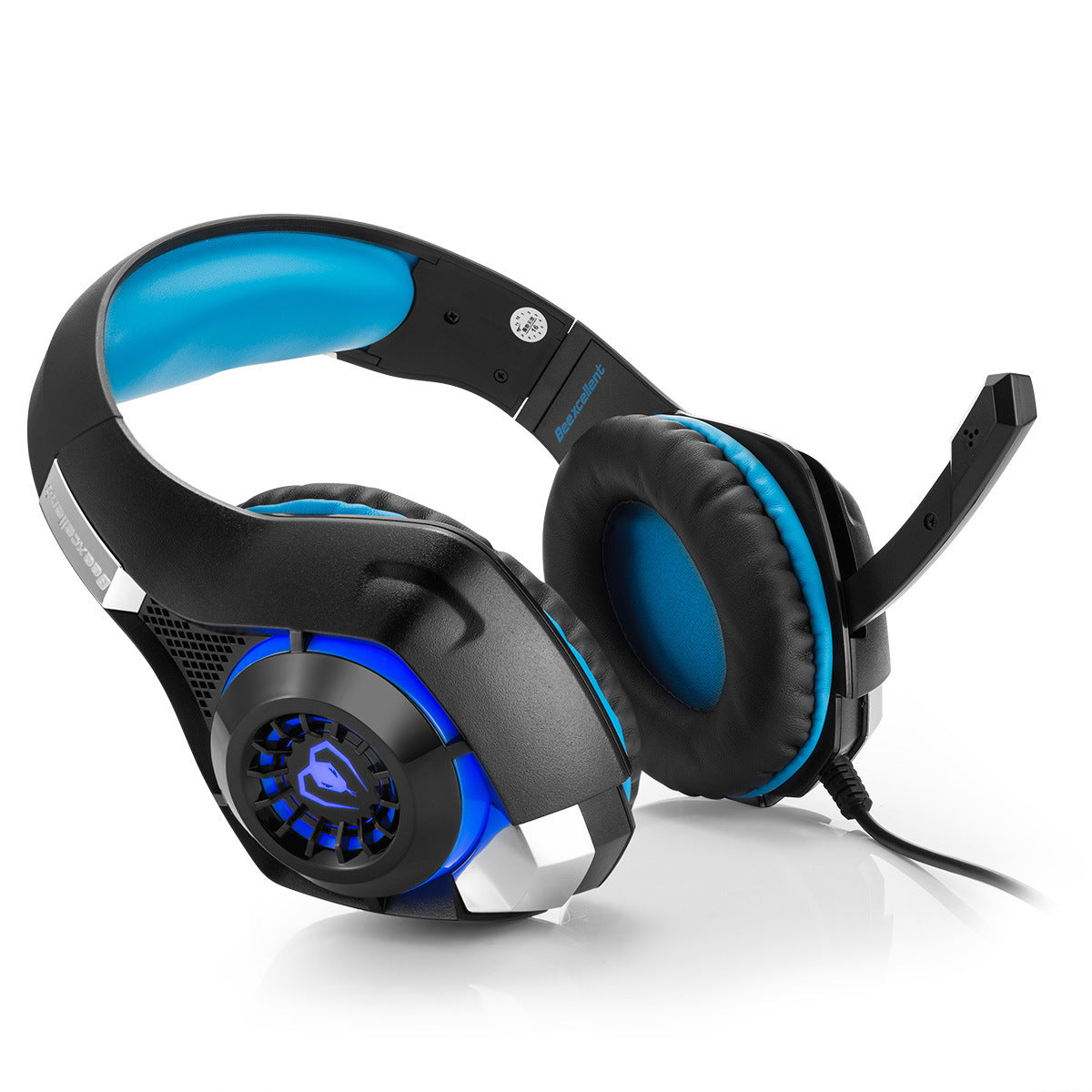 Over-ear gaming headphones with deep bass sound